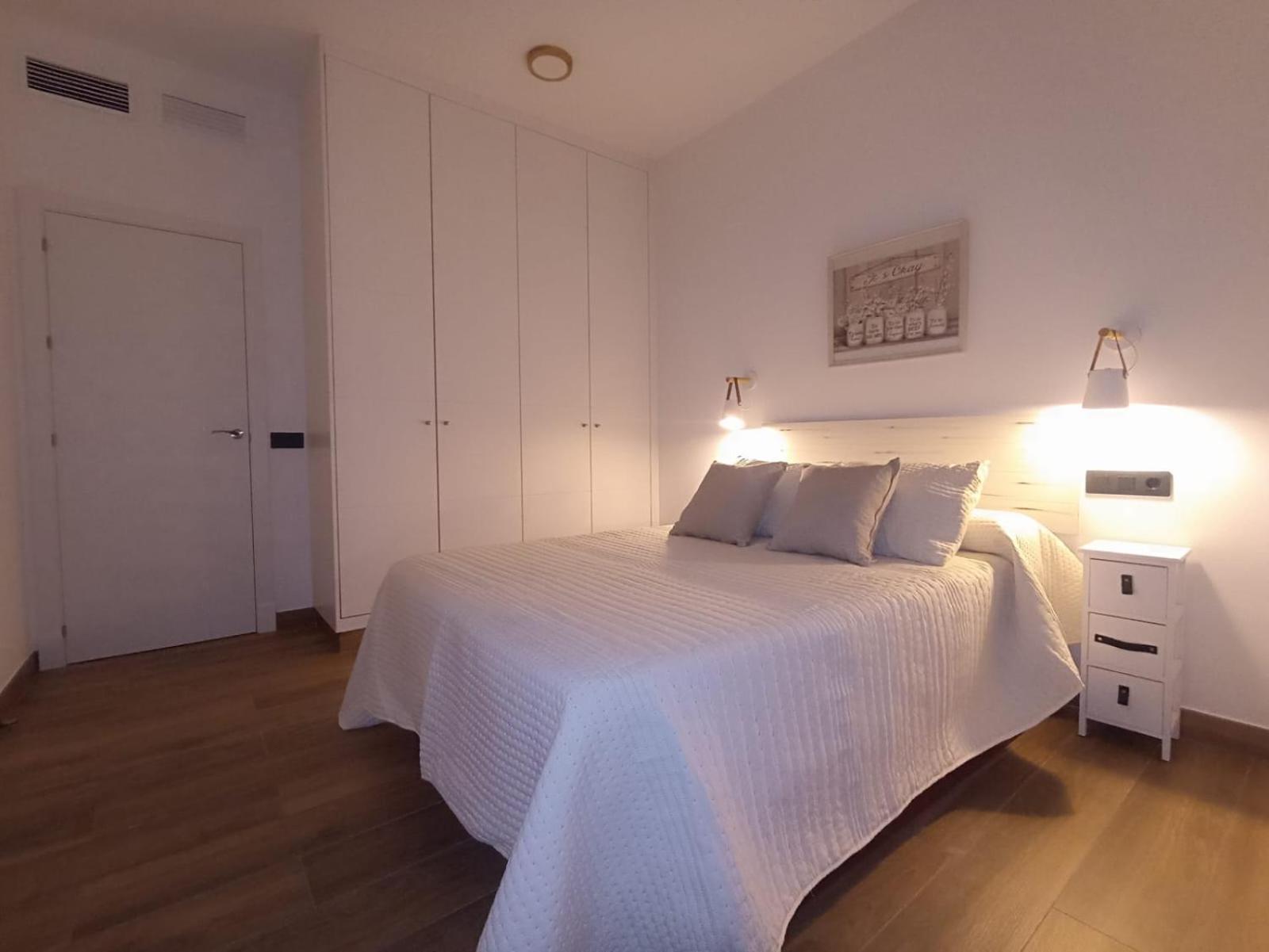 Apartamento Nuevo Centrico Con Aparcamiento Privado Incluido Alcala de Guadaira Exterior photo